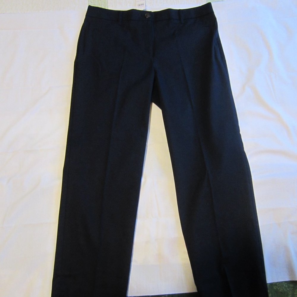 NEW WITH TAGES-ANN TAYOR-SIZE 8/BLACK MID-RISE CROPS